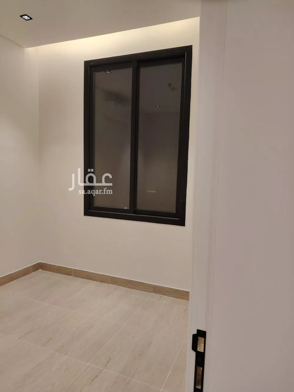 شقة 3 غرف في الحمرا 4