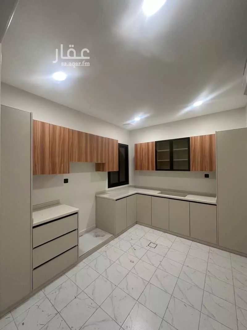 شقة 4 غرف في الحمرا 5