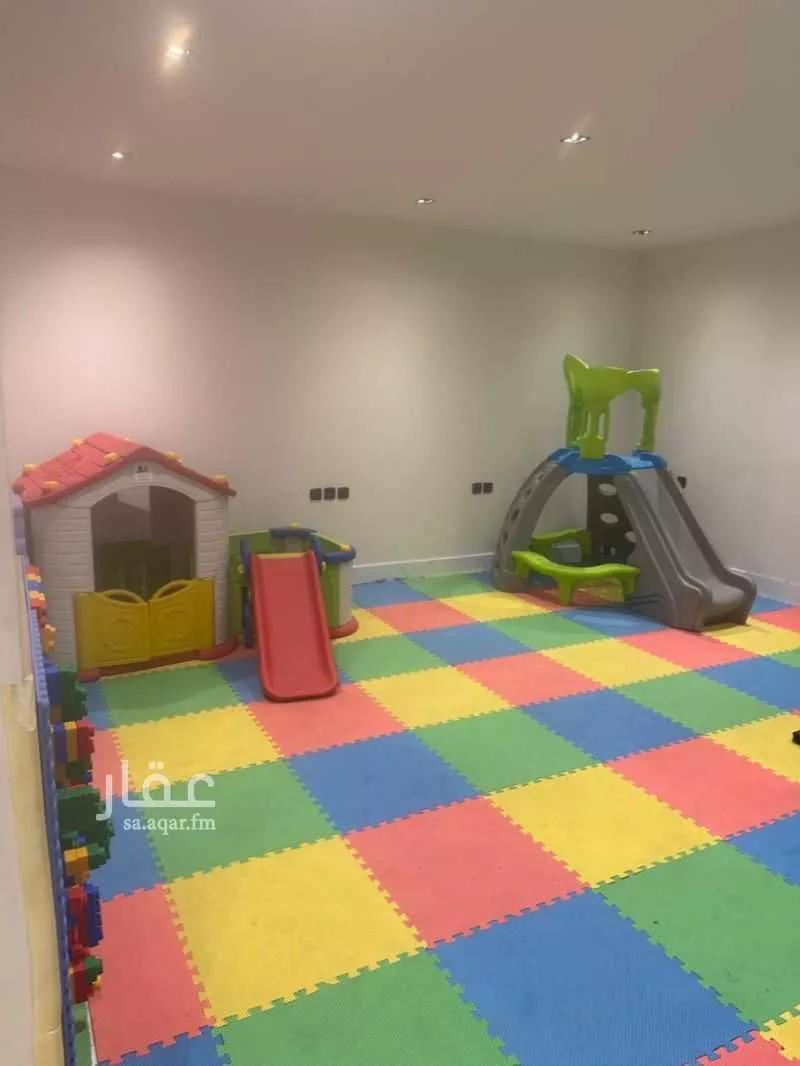 شقة 4 غرف في الحمرا 9