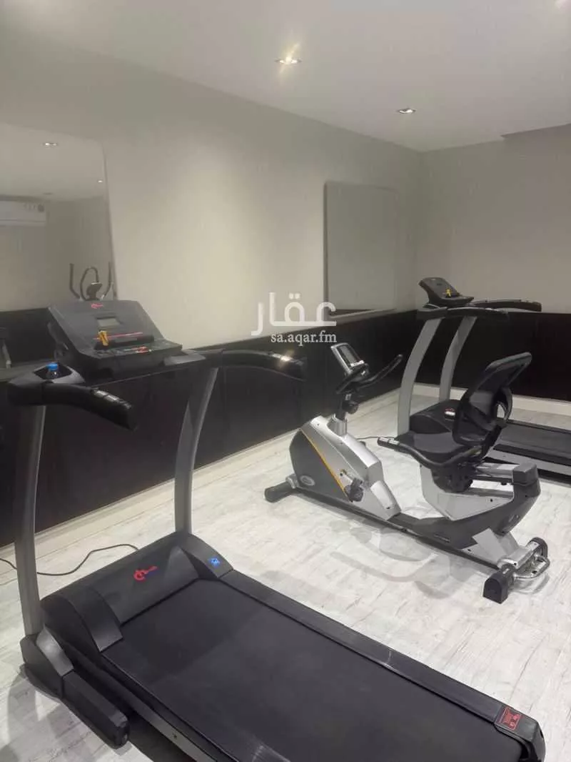 شقة 4 غرف في الحمرا 10