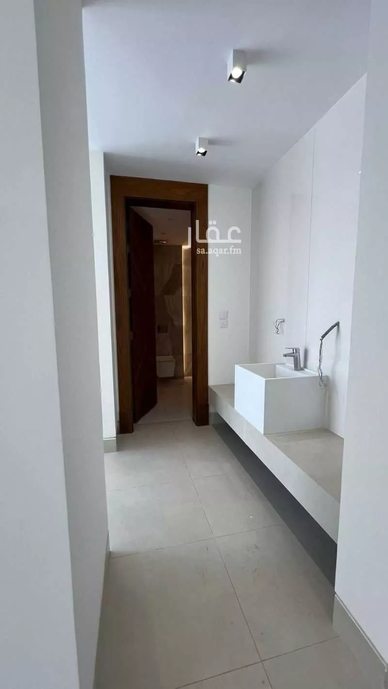 فيلا 6 غرف في النزهة 7