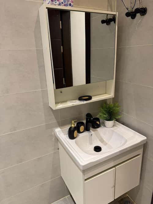 شقة 2 غرف في العقيق 5