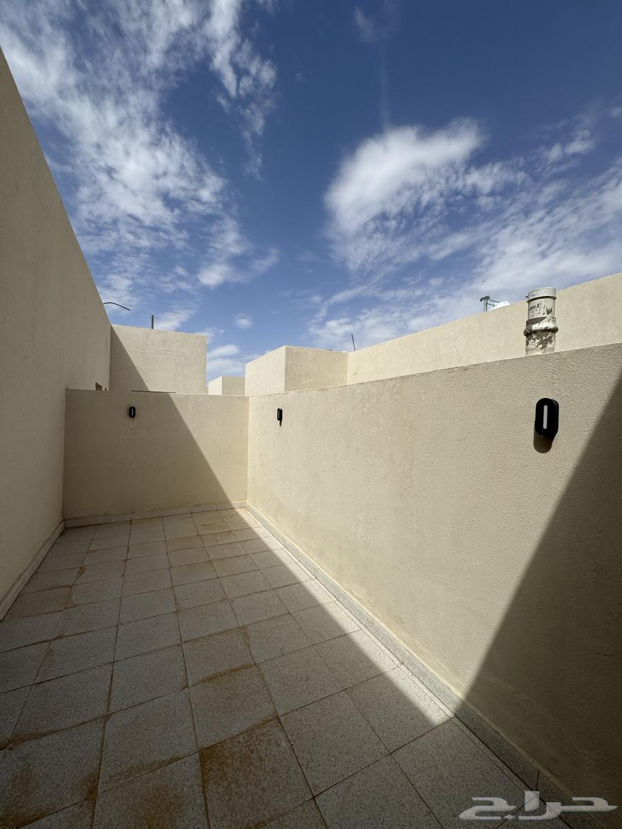 شقة 5 غرف في الخليج 4