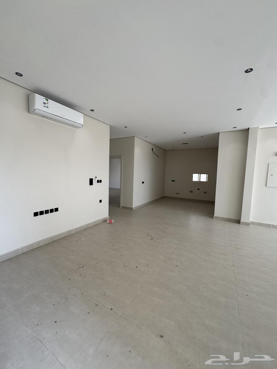 شقة 5 غرف في الخليج 10