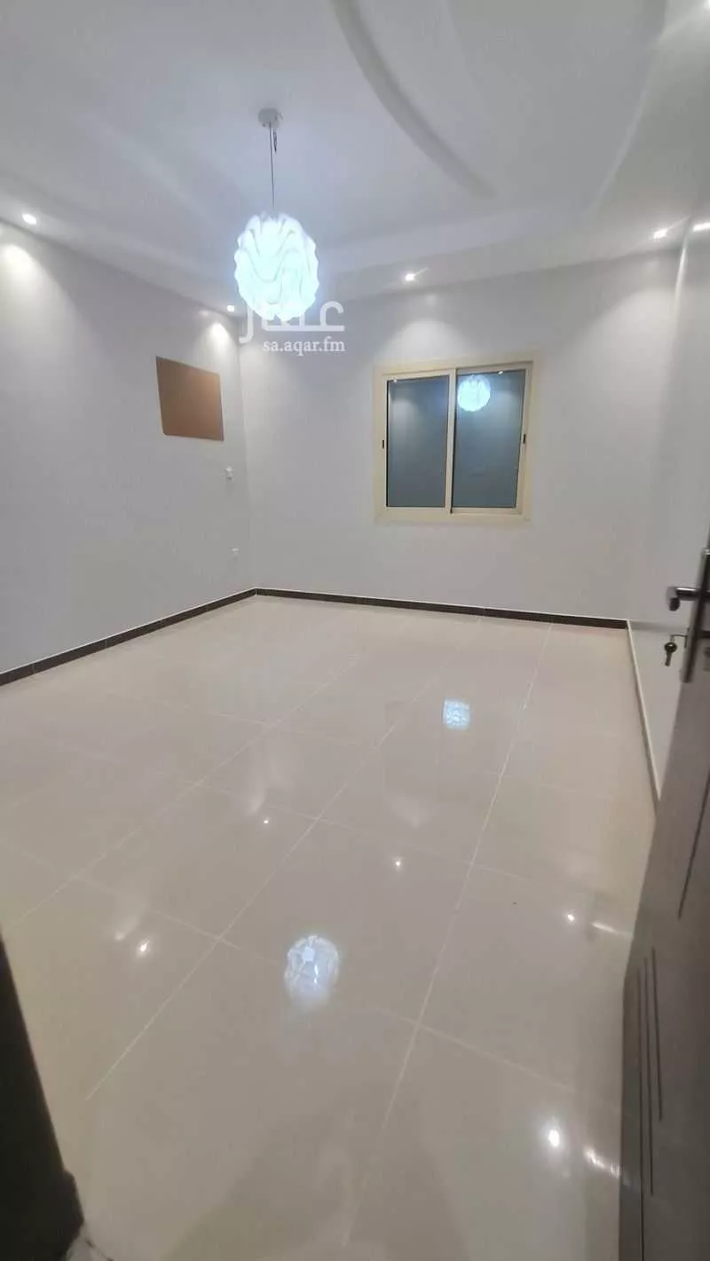 شقة 5 غرف في الروابي 18