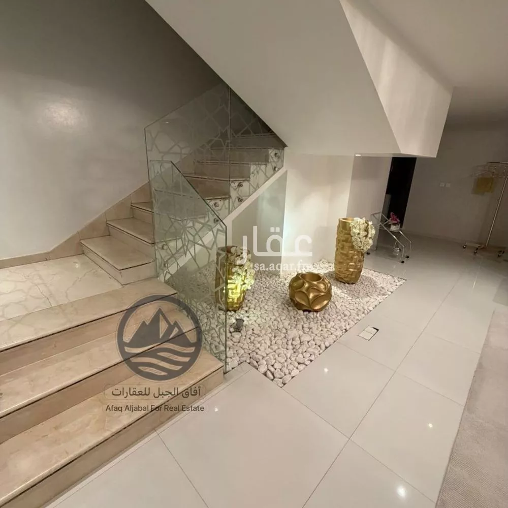 5 bedroom villa in Al Narjis 9
