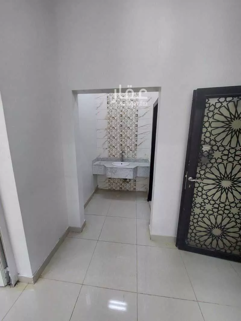 3 bedroom apartment in Al Aziziyah 18