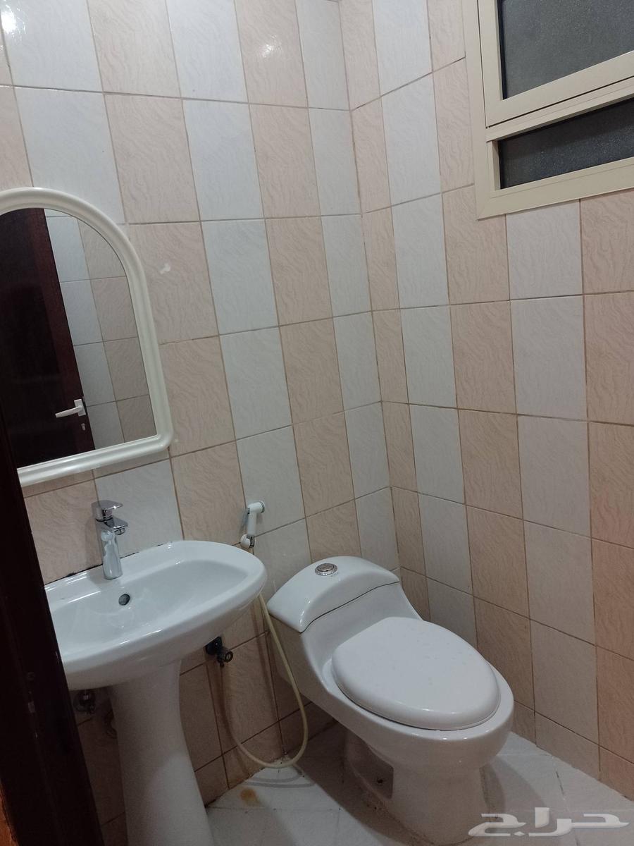 شقة 2 غرف في الثقبة 8