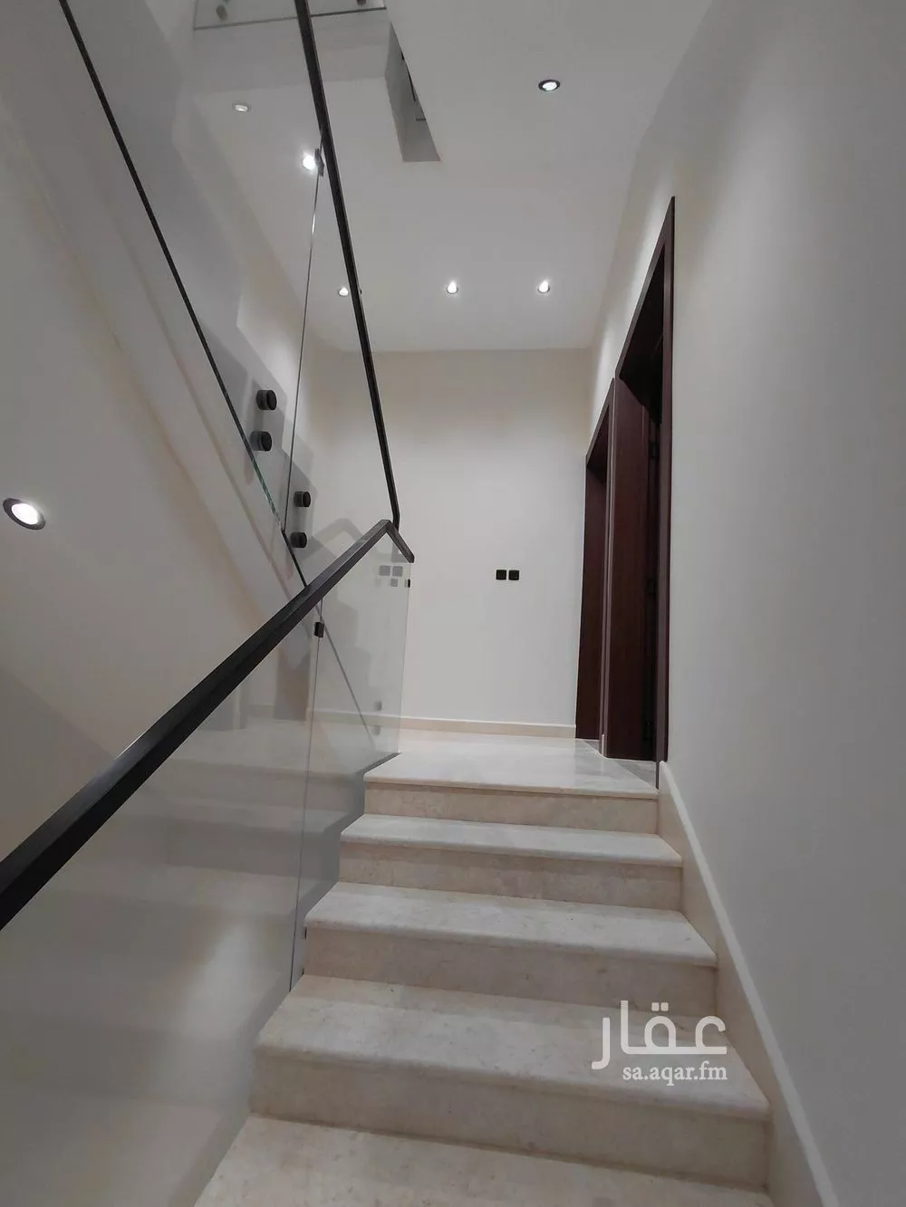 شقة 4 غرف في الشرق 17