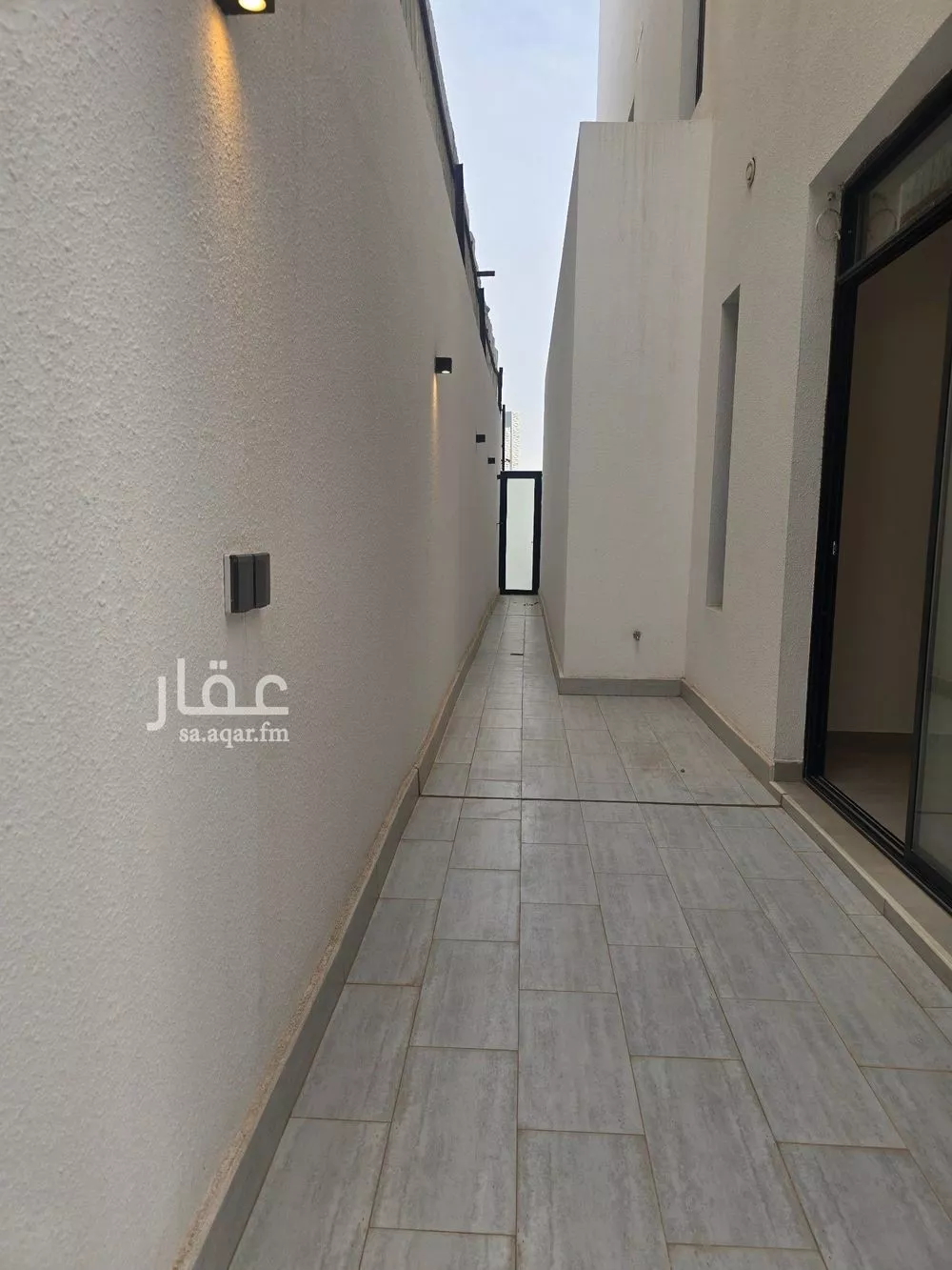 شقة 2 غرف في العقيق 12