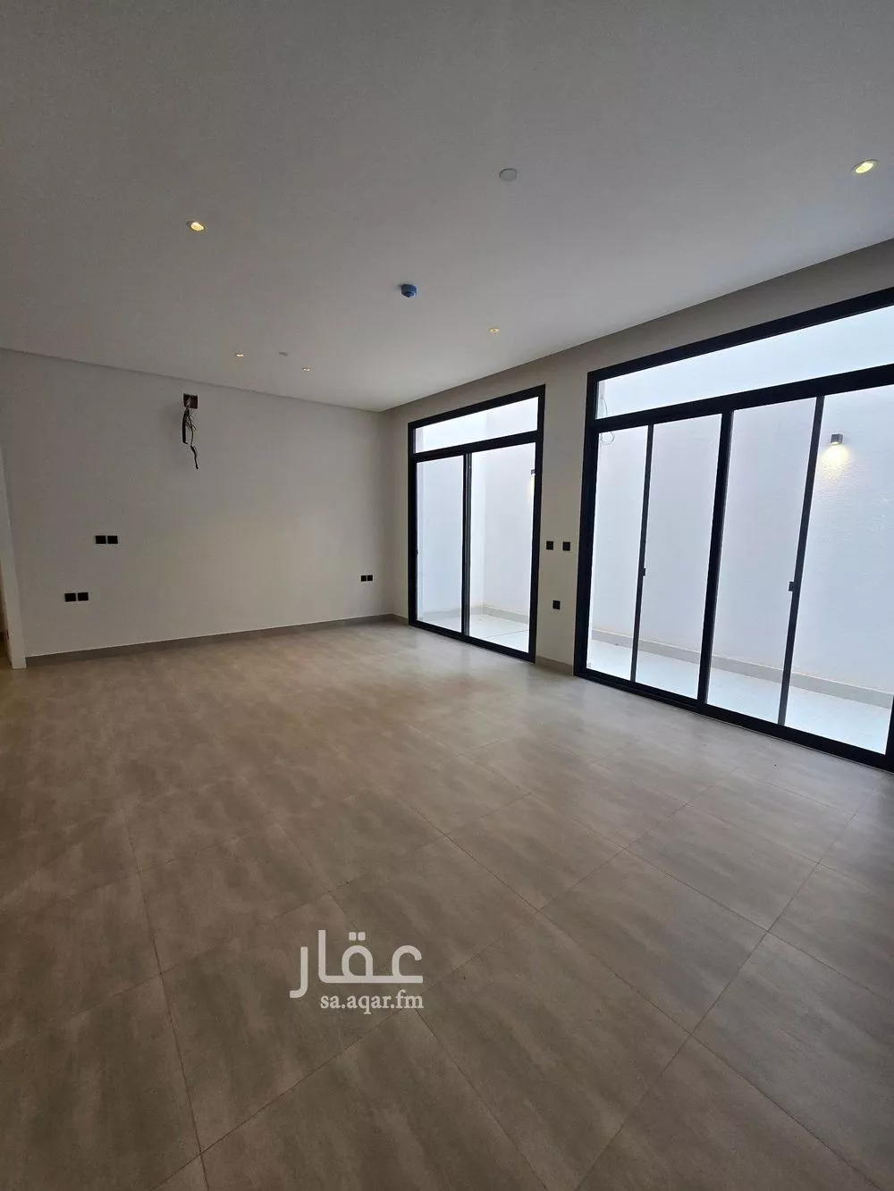 شقة 2 غرف في العقيق 6