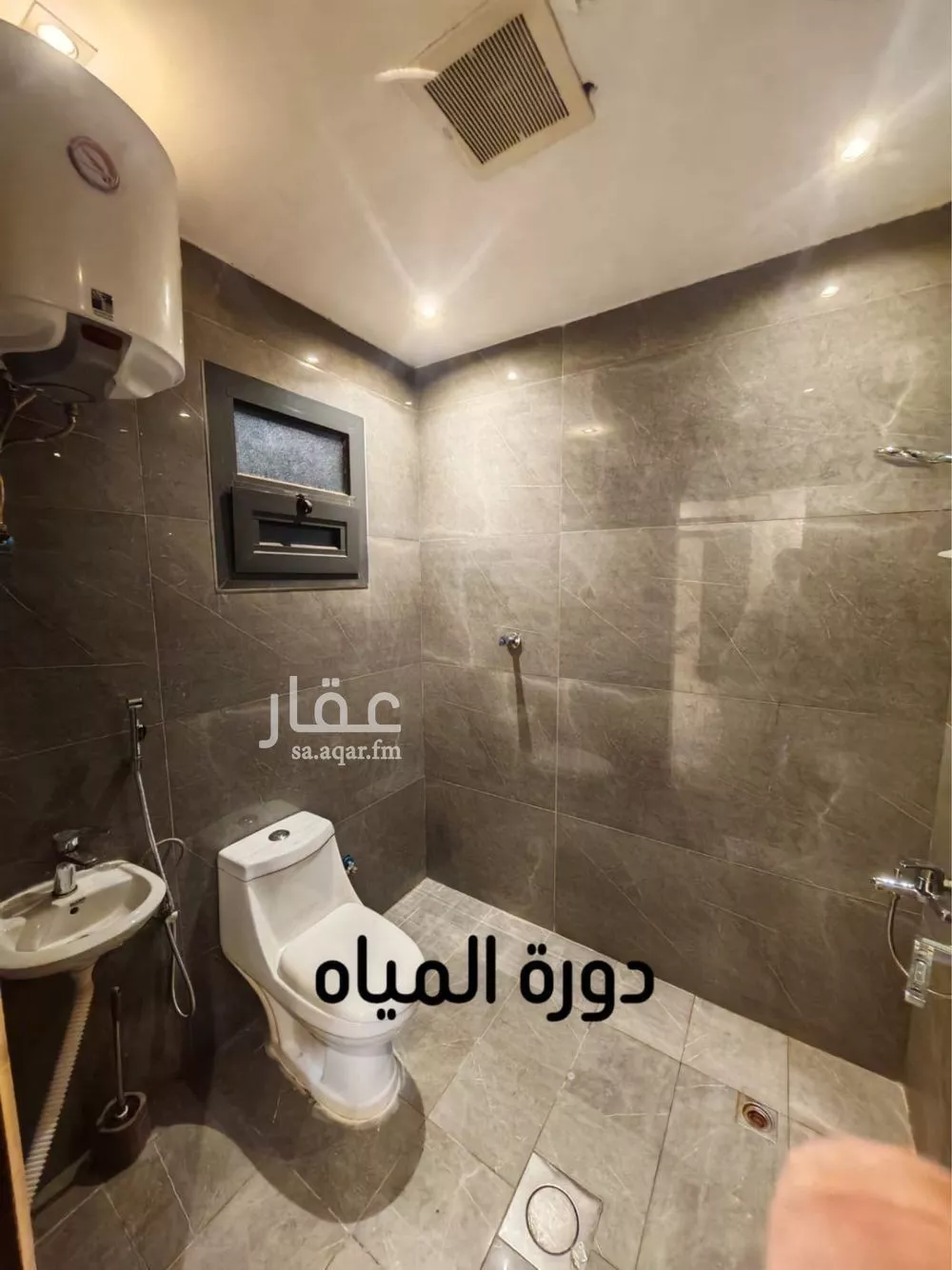 فيلا 4 غرف في العارض 5