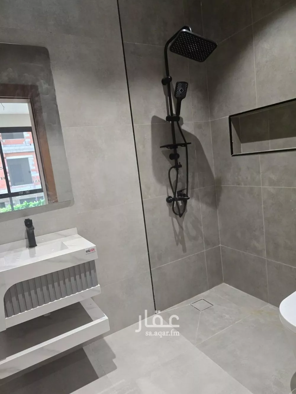 شقة 3 غرف في النعيم 12