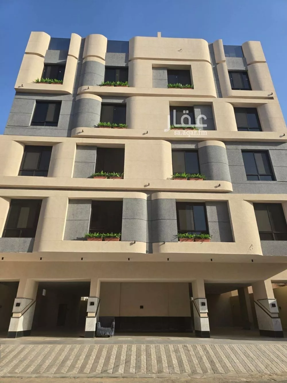 شقة 4 غرف في النعيم 5