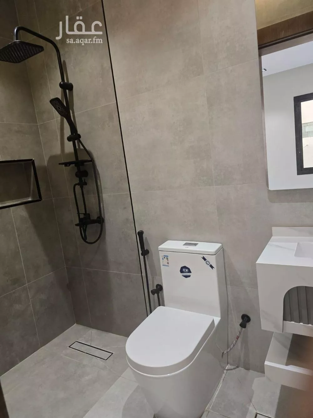 شقة 4 غرف في النعيم 10