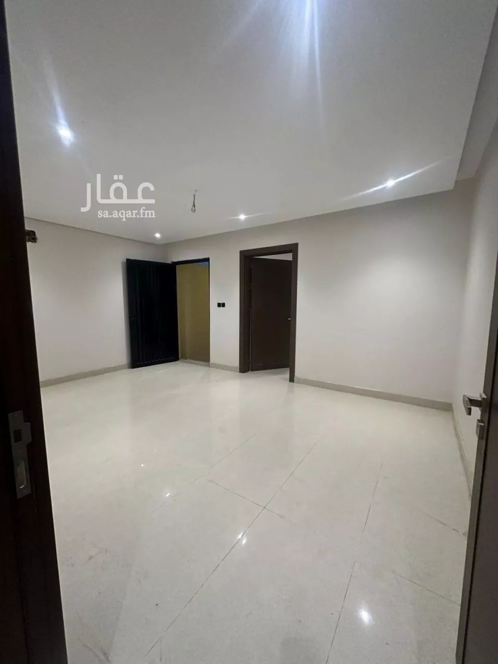 فيلا 8 غرف في الفرسان 4