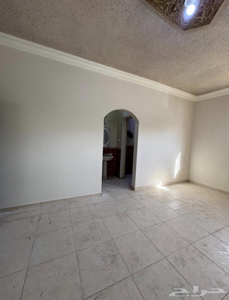 شقة 24 غرف في طويق 10