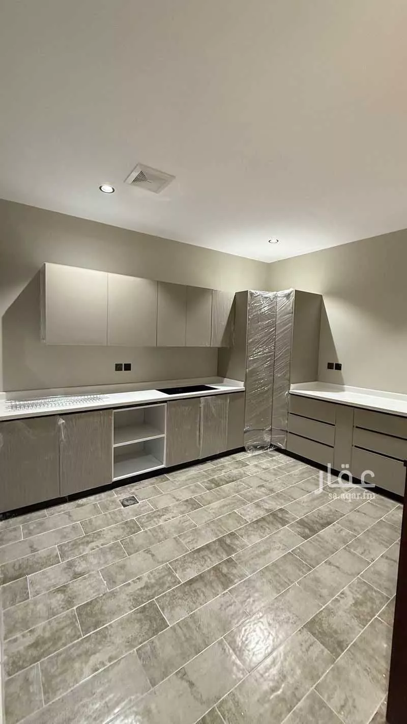 عمارة 631 م² في الخالدية 7