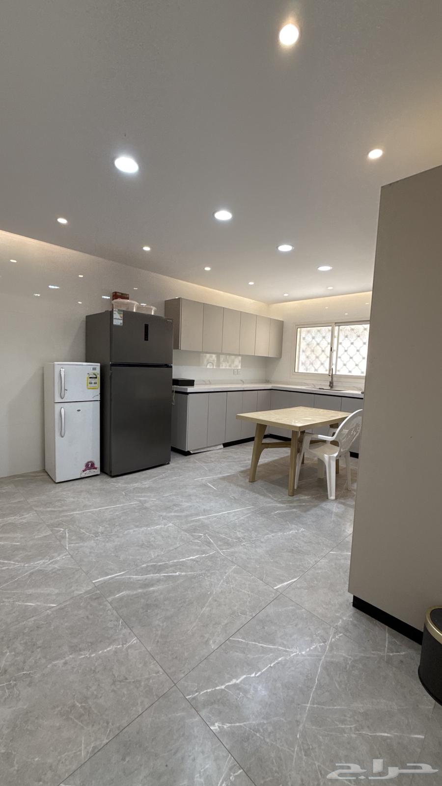 شقة 2 غرف في الربوة 8