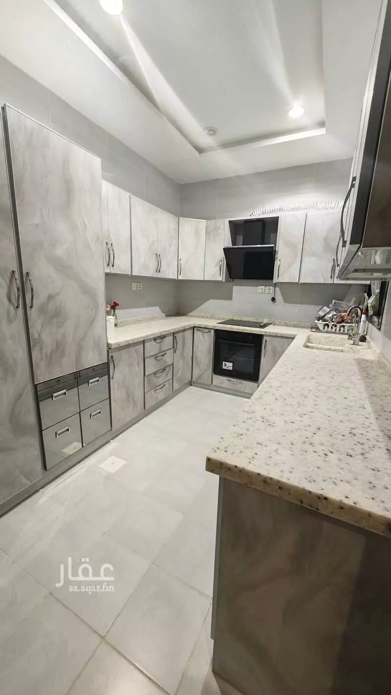 شقة 5 غرف في العزيزية 10