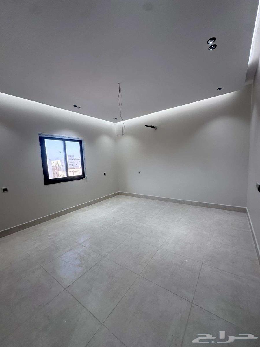 شقة 4 غرف في الروضة 3