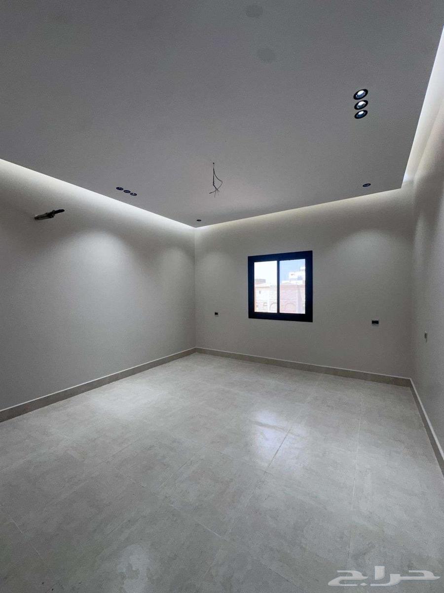 شقة 4 غرف في الروضة 8