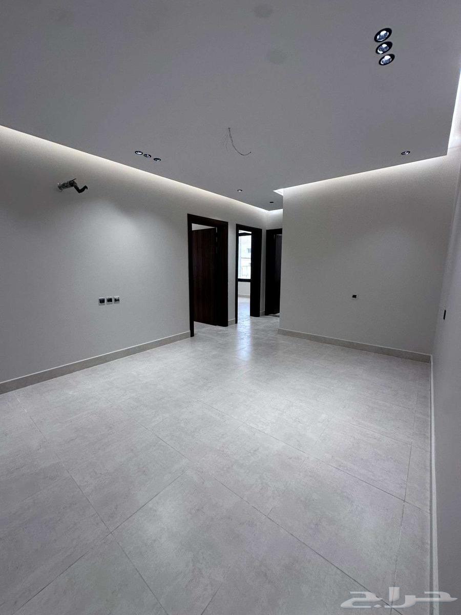 شقة 4 غرف في الروضة 10