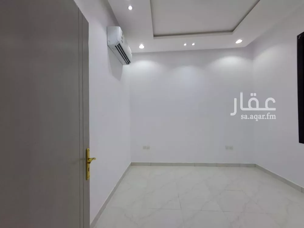 شقة 3 غرف في الرمال 4