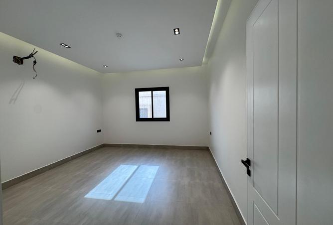 شقة 4 غرف في Al Yarmuk 3
