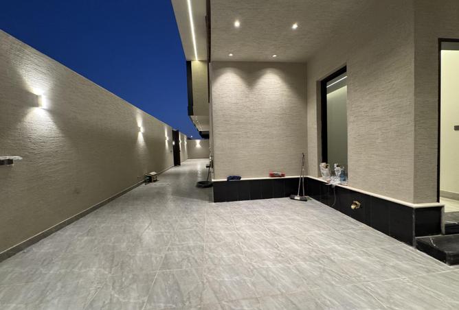 5 bedroom villa in Al Rimal 2