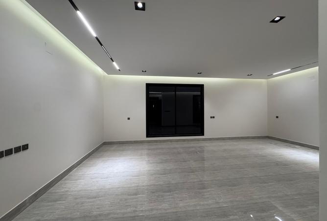 5 bedroom villa in Al Rimal 3
