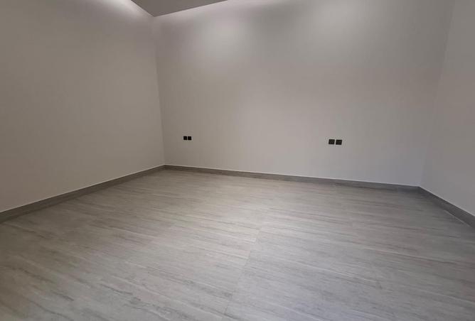 6 bedroom villa in Al Yarmouk 2