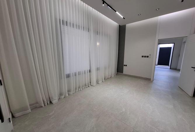 6 bedroom villa in Al Yarmouk 3