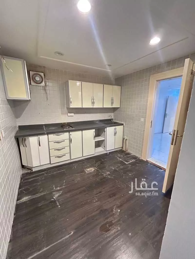 5 bedroom floor in Dhahrat Laban 2