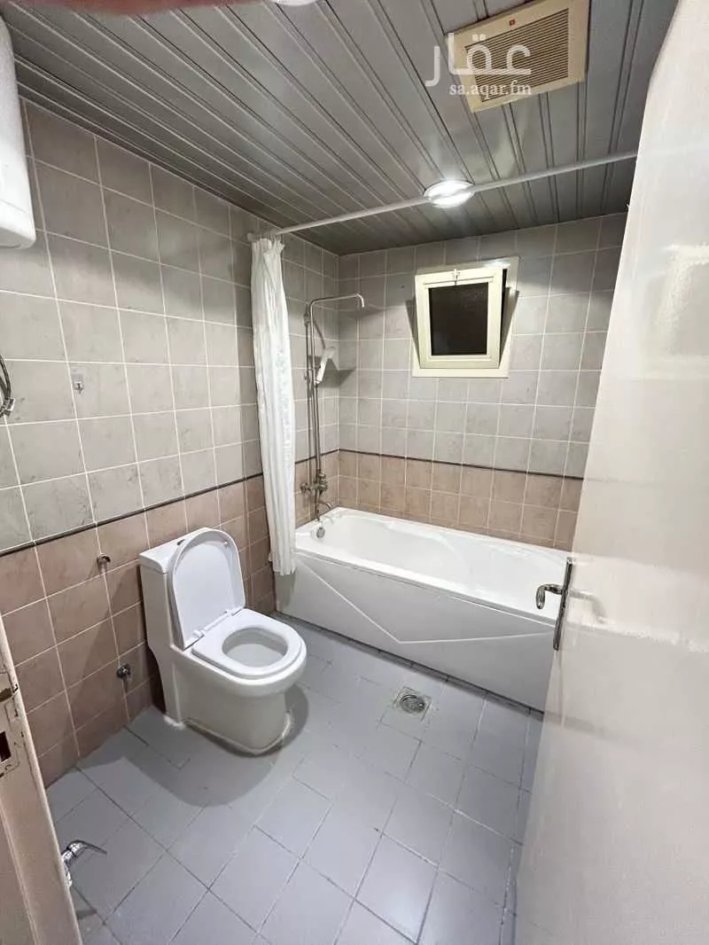 5 bedroom floor in Dhahrat Laban 4