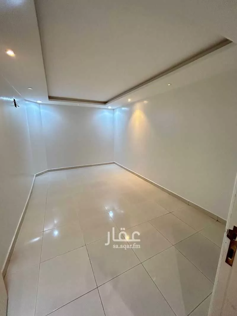 5 bedroom floor in Dhahrat Laban 5