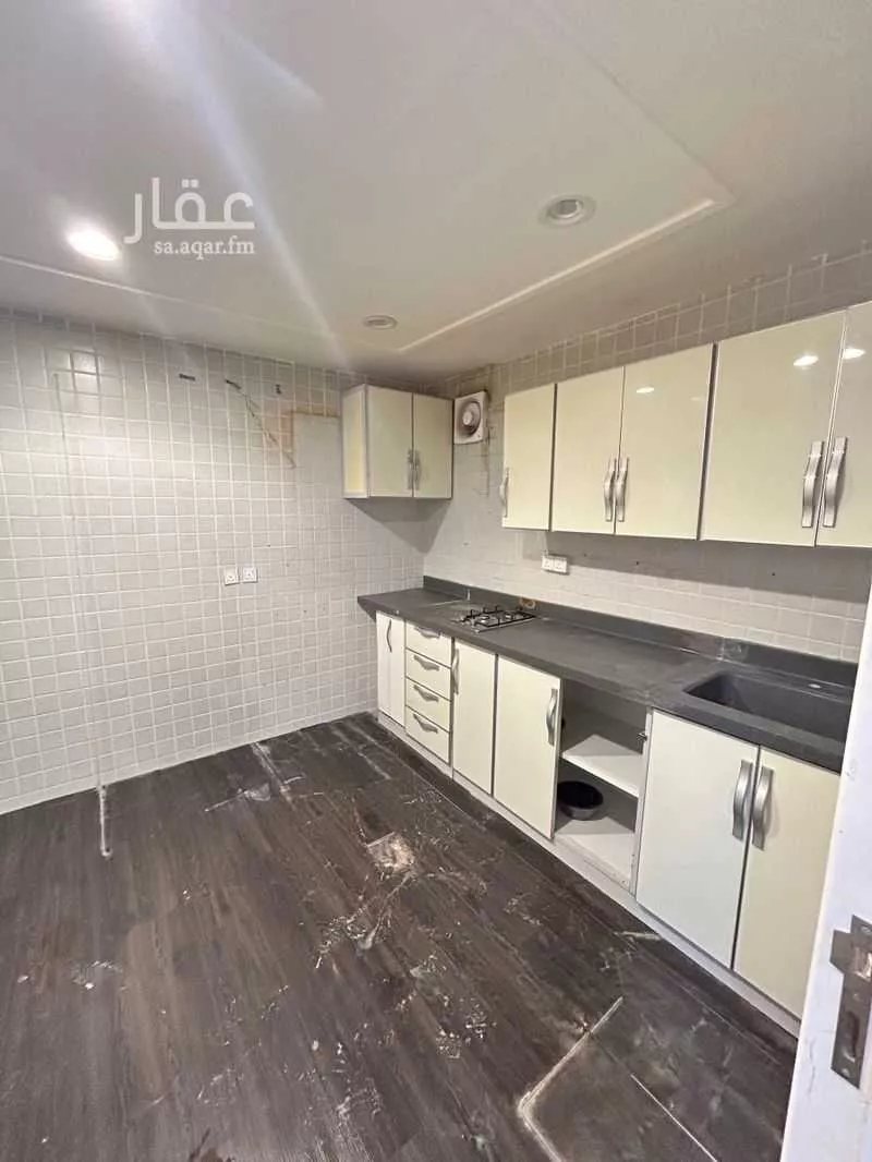 5 bedroom floor in Dhahrat Laban 7