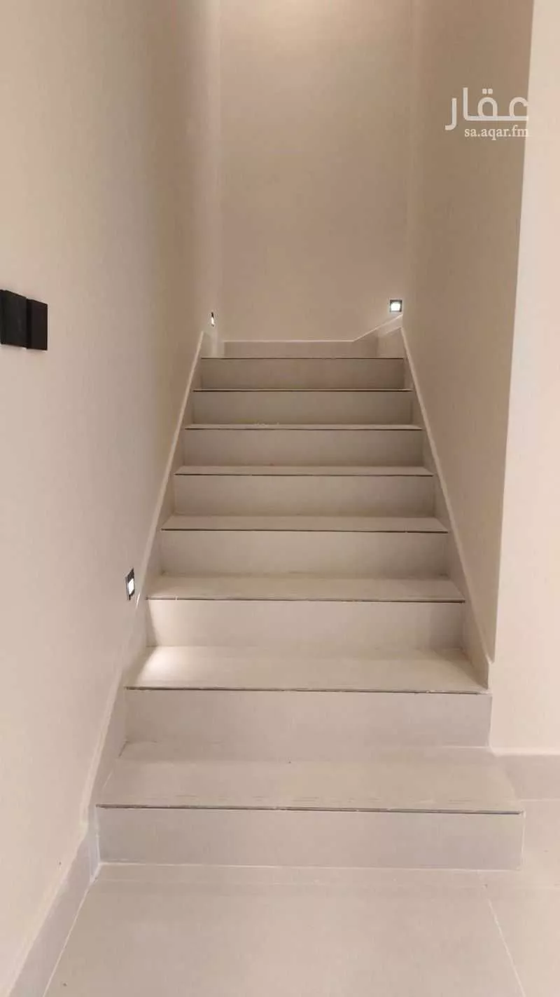 فيلا 4 غرف في الراكة الشمالية 3