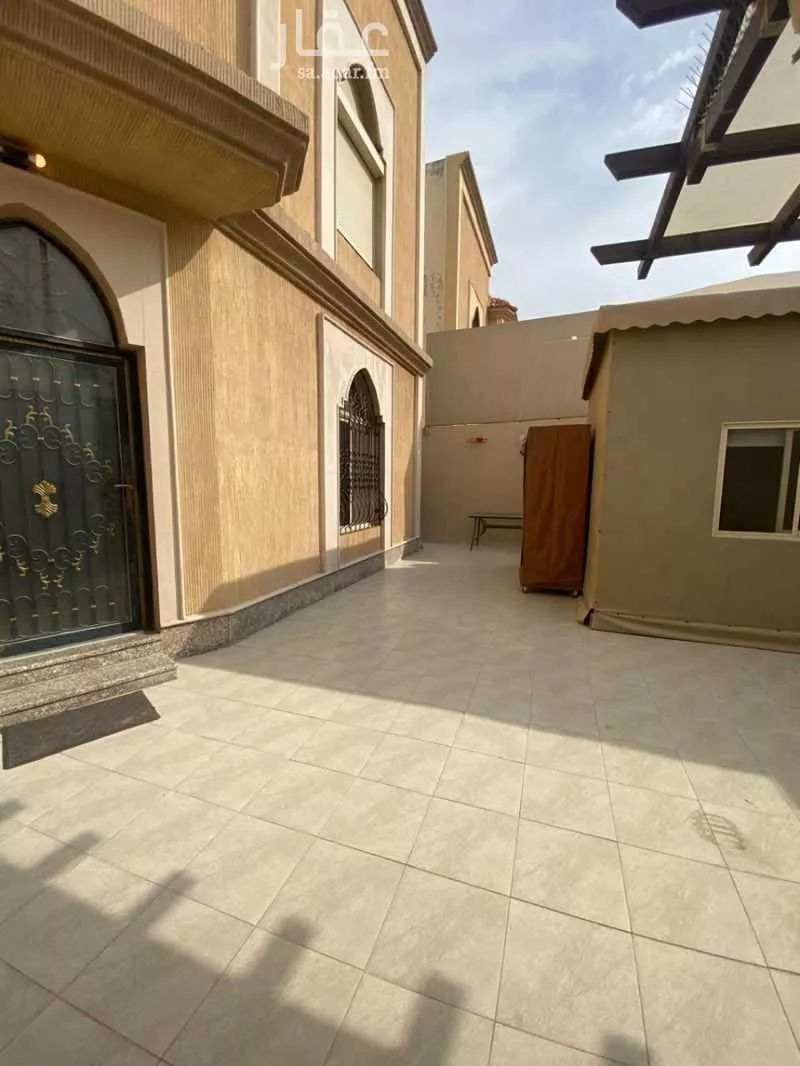 فيلا 5 غرف في طيبة 15