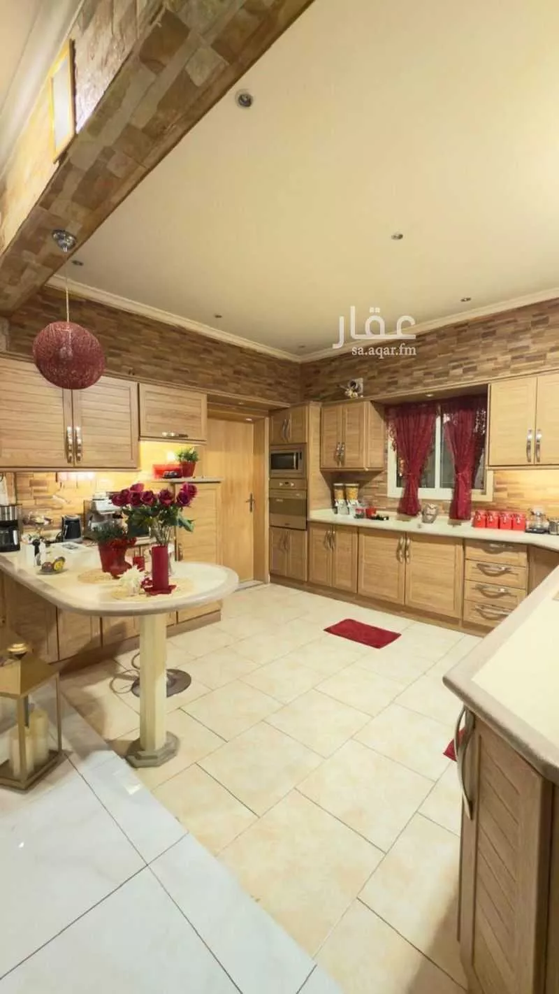 فيلا 5 غرف في طيبة 6