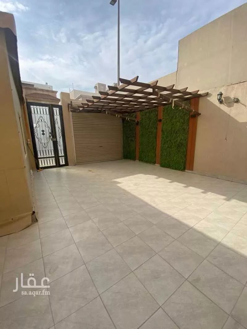 فيلا 5 غرف في طيبة 10