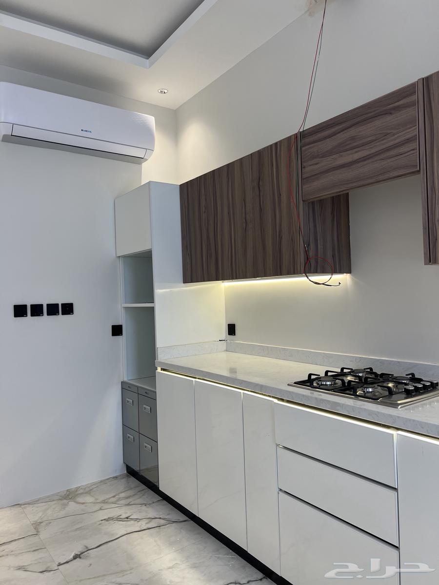 شقة 4 غرف في العارض 16