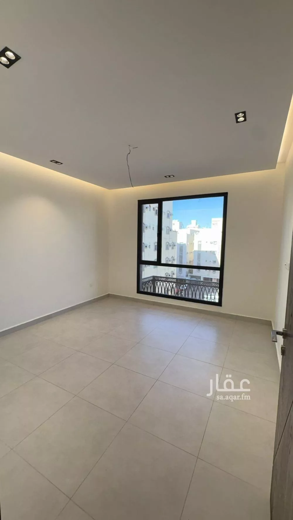 شقة 4 غرف في الواحة 6