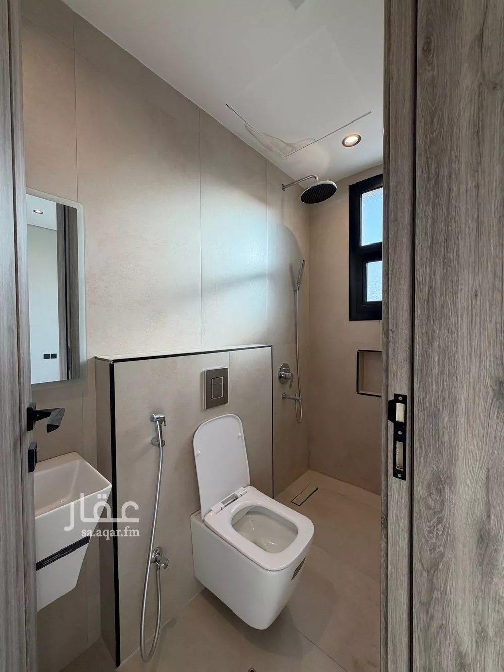 دور 4 غرف في العارض 17