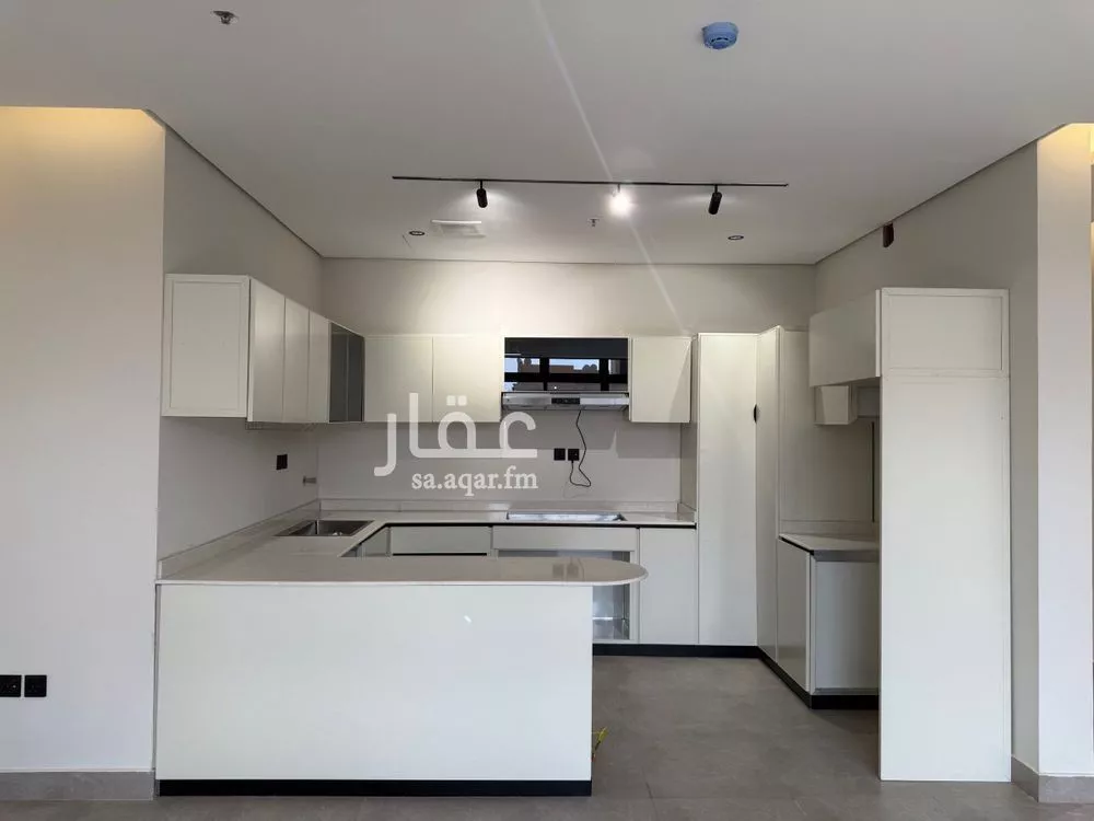 شقة 3 غرف في الرمال 10