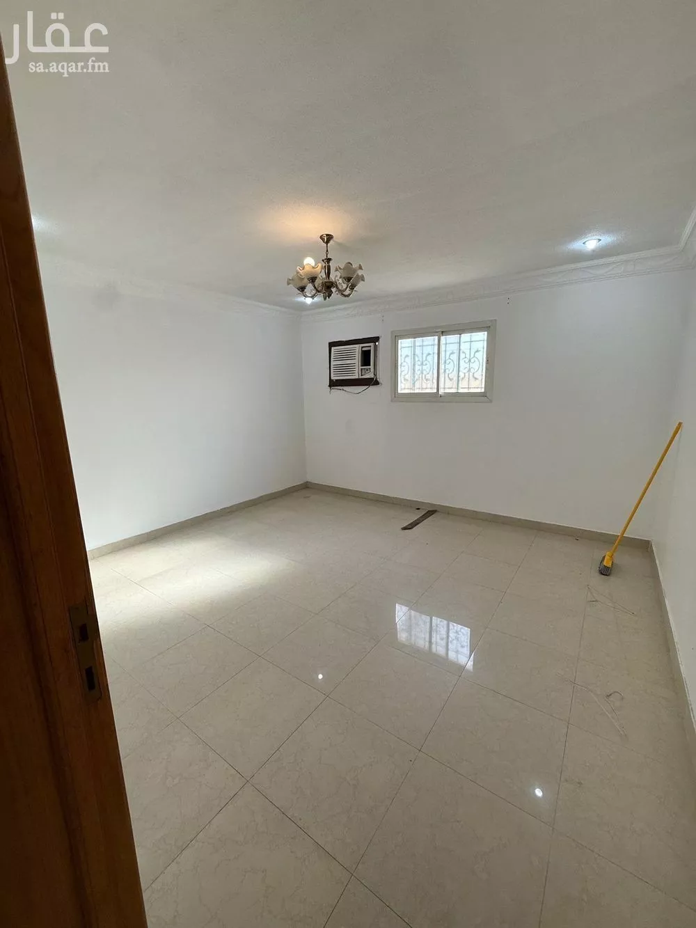 شقة 3 غرف في العقيق 5