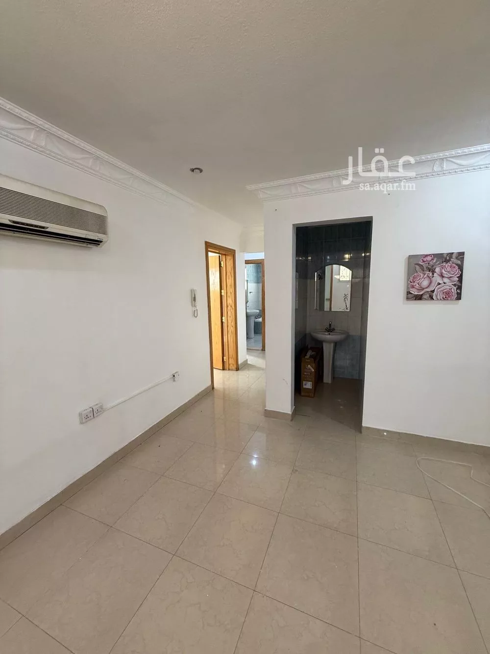 شقة 3 غرف في العقيق 10