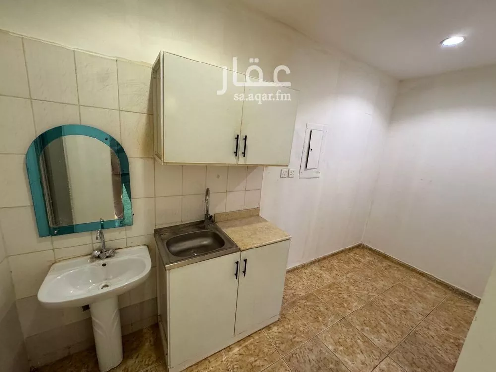 شقة 1 غرف في الملقا 6