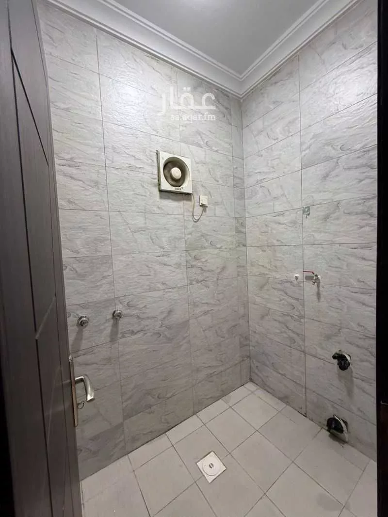 3 bedroom apartment in Al Ajawid 9