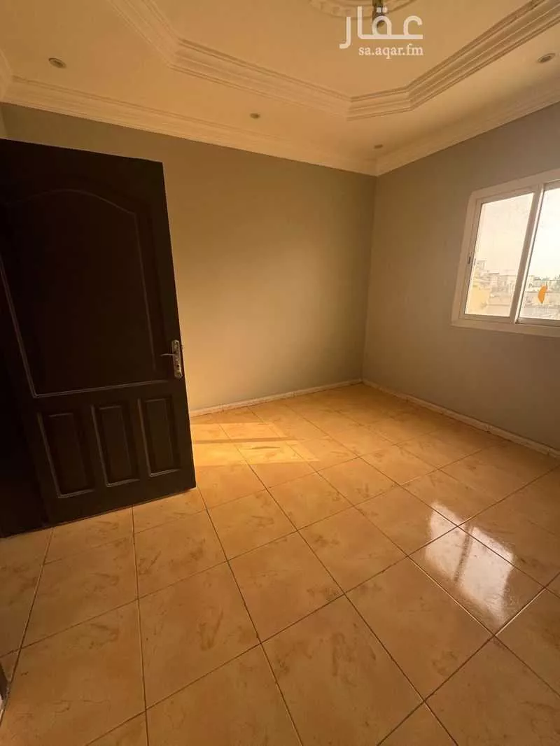 عمارة 910 م² في المنار 8